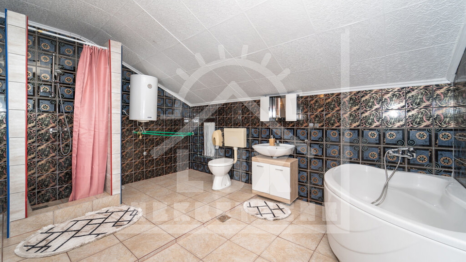 Hi&scaron;a&comma; 250 m2&comma; Prodaja&comma; Benkovac - Donji Karin