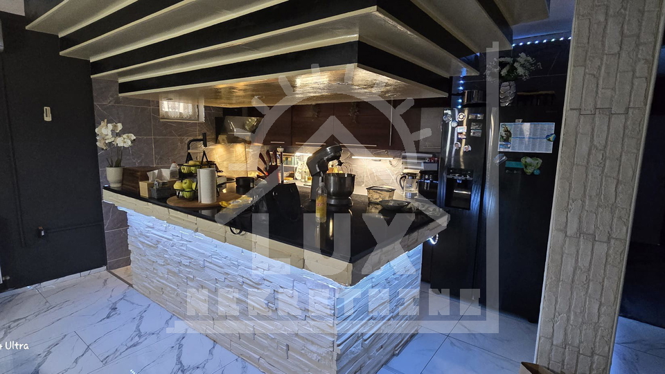 Hi&scaron;a&comma; 250 m2&comma; Prodaja&comma; Benkovac - Donji Karin