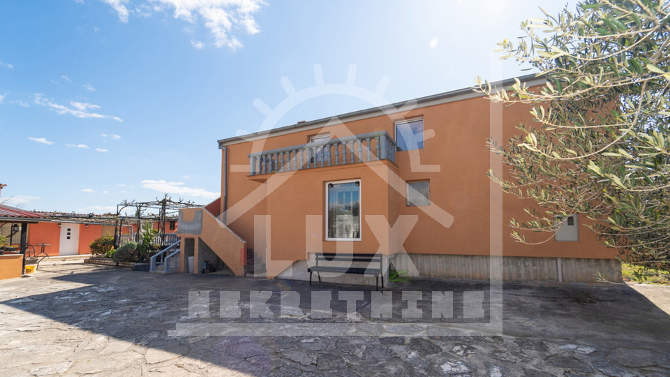 Hi&scaron;a&comma; 250 m2&comma; Prodaja&comma; Benkovac - Donji Karin