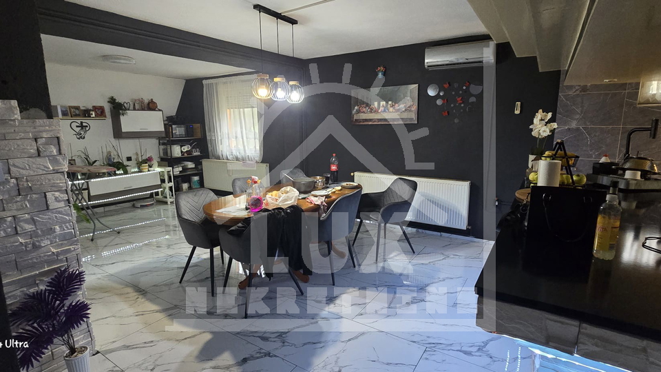 Hi&scaron;a&comma; 250 m2&comma; Prodaja&comma; Benkovac - Donji Karin