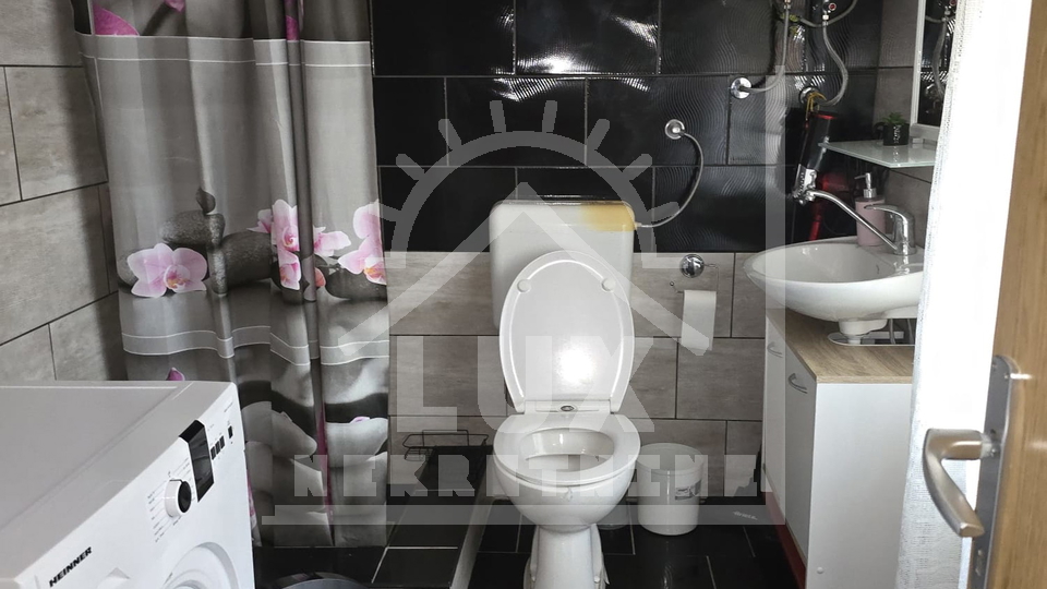 Hi&scaron;a&comma; 250 m2&comma; Prodaja&comma; Benkovac - Donji Karin