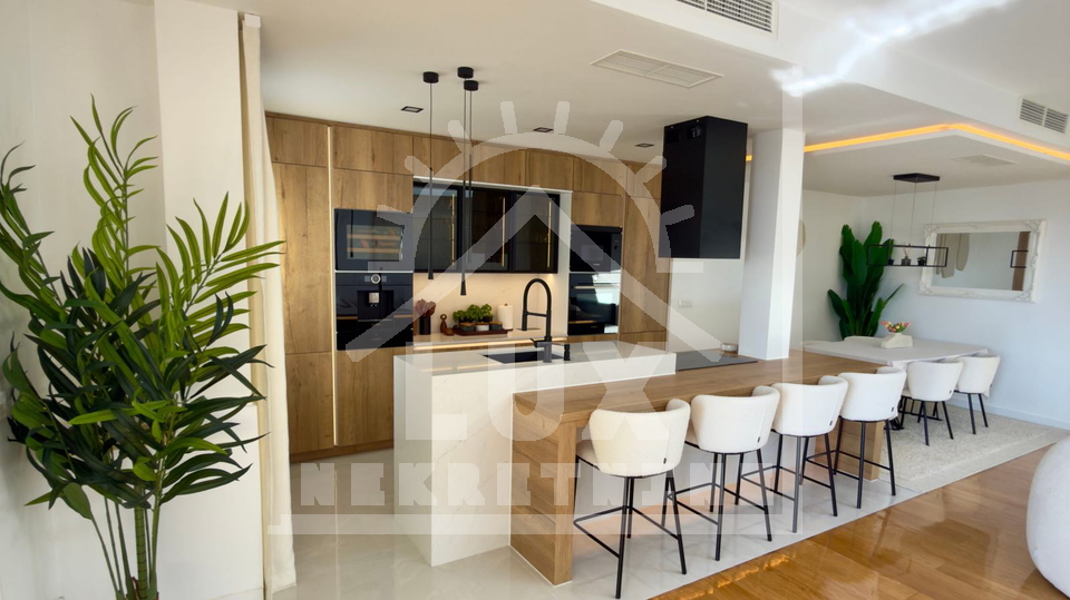 Luksuzan penthouse vrhunski ure&dstrok;en&comma; Zadar &lpar;Vi&scaron;njik&rpar;