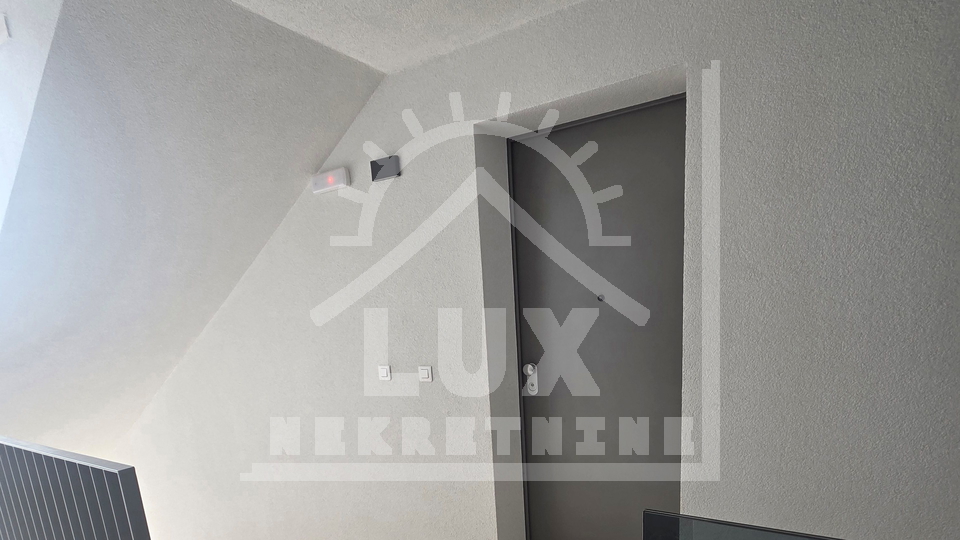 Luksuzen trisobni penthouse s stre&scaron;no teraso&comma; Diklo&comma; NOVOGRADNJA