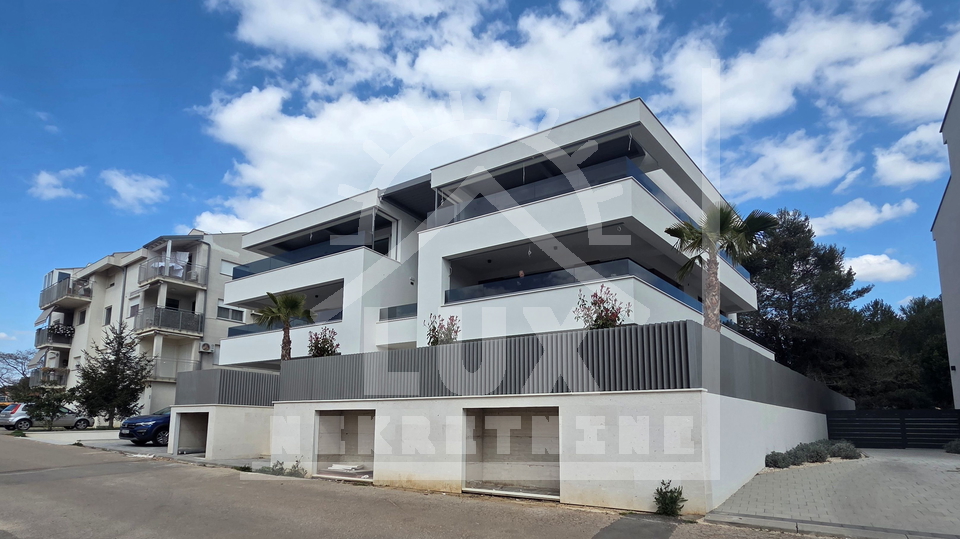 Luksuzen trisobni penthouse s stre&scaron;no teraso&comma; Diklo&comma; NOVOGRADNJA