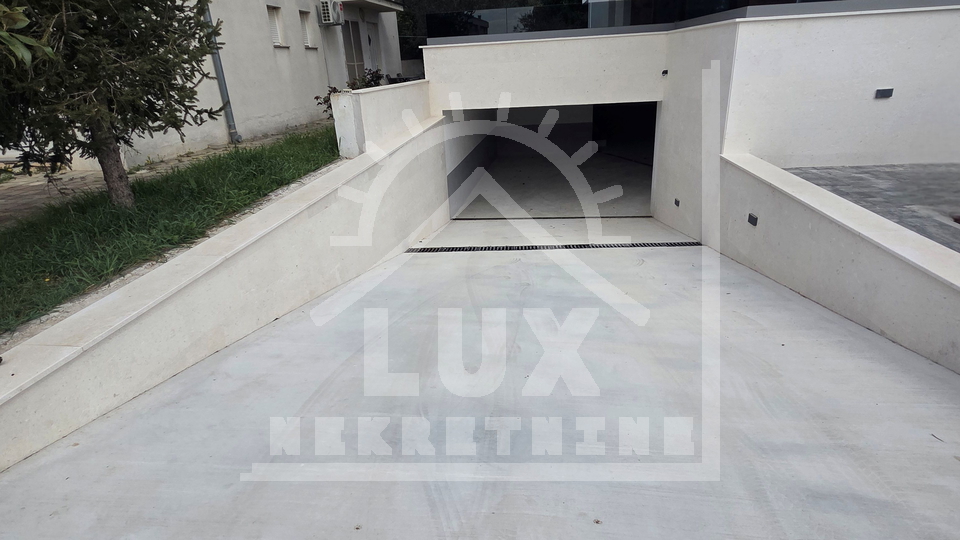 Luksuzen trisobni penthouse s stre&scaron;no teraso&comma; Diklo&comma; NOVOGRADNJA