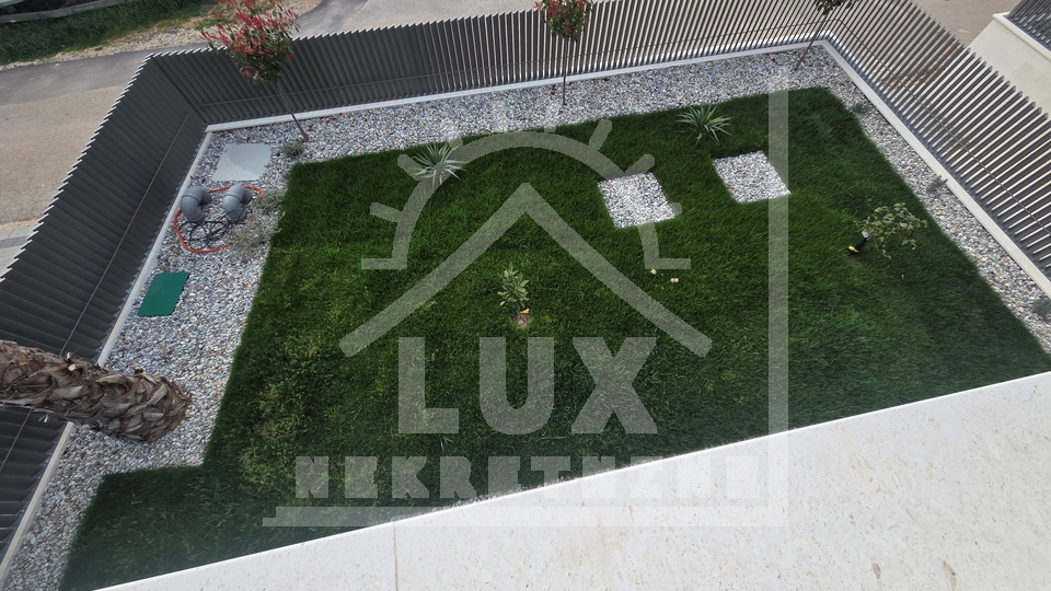 Luksuzen trisobni penthouse s stre&scaron;no teraso&comma; Diklo&comma; NOVOGRADNJA