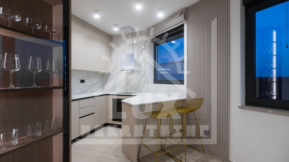 Luksuzni penthouse na 2. katu, Petrčane kraj Zadra, s pogledom na more