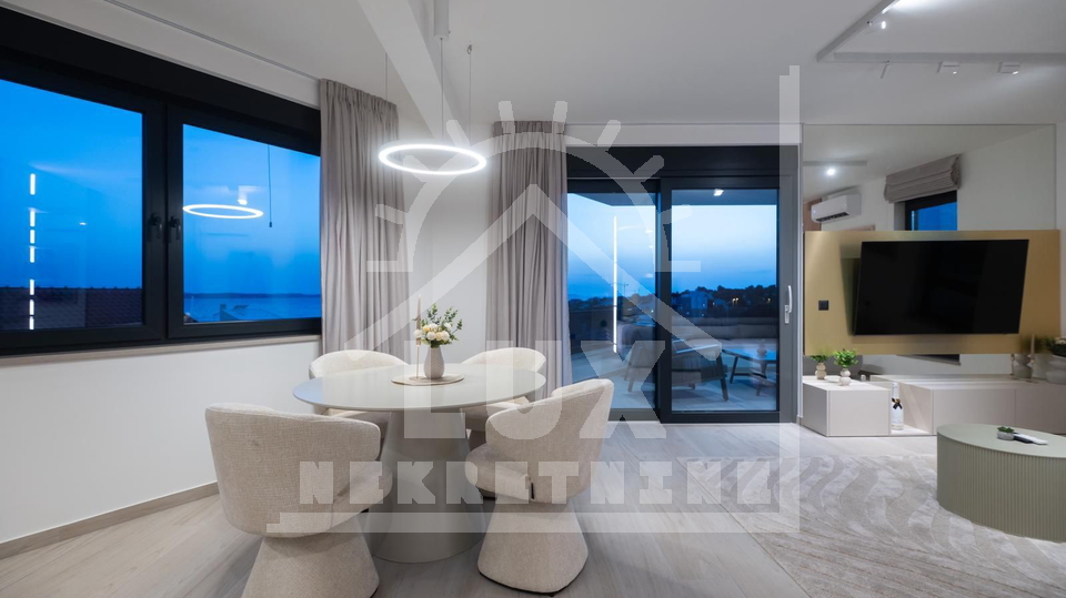 Luksuzni penthouse na 2. katu, Petrčane kraj Zadra, s pogledom na more