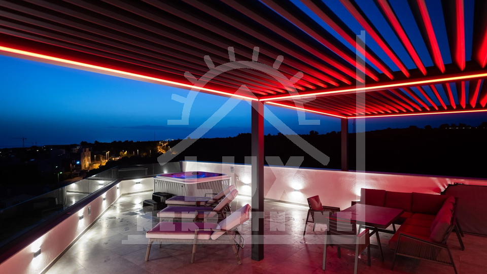 Luksuzni penthouse na 2. katu, Petrčane kraj Zadra, s pogledom na more