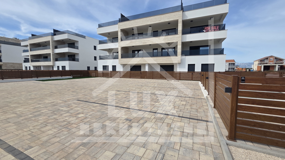 Dvosoban penthouse s krovnom terasom&comma; NOVOGRADNJA&comma; Privlaka kraj Zadra