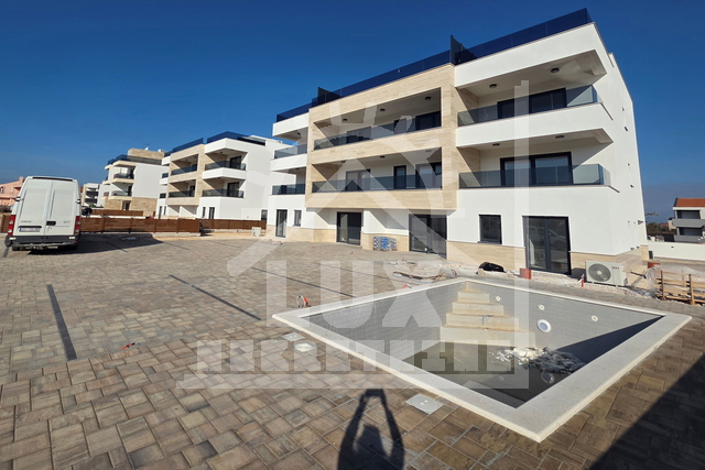 NOVOGRADNJA 100 METARA OD MORA direktno od investitora i bez provizije