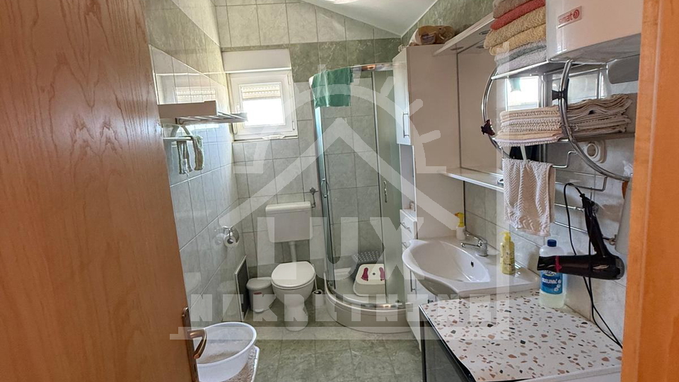 Apartman s galerijom 300 metara od Mora&comma; Privlaka nedaleko Zadra i Nina
