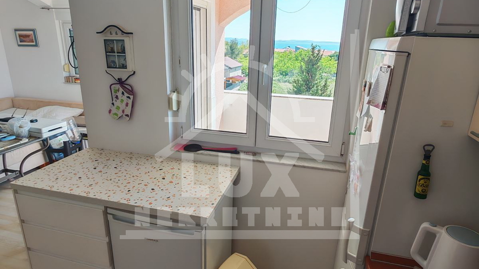 Apartman s galerijom 300 metara od Mora&comma; Privlaka nedaleko Zadra i Nina