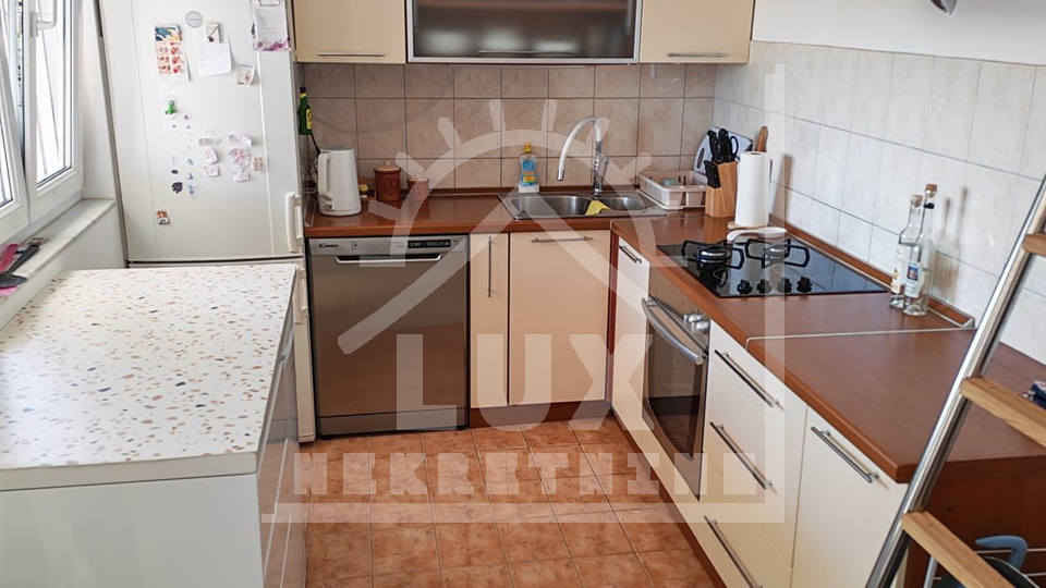 Apartman s galerijom 300 metara od Mora&comma; Privlaka nedaleko Zadra i Nina