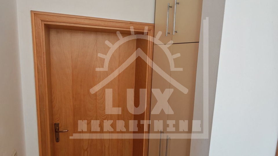 Apartman s galerijom 300 metara od Mora&comma; Privlaka nedaleko Zadra i Nina