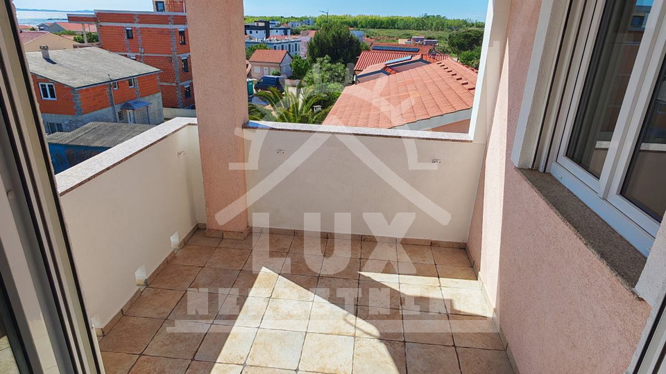 Apartman s galerijom 300 metara od Mora&comma; Privlaka nedaleko Zadra i Nina