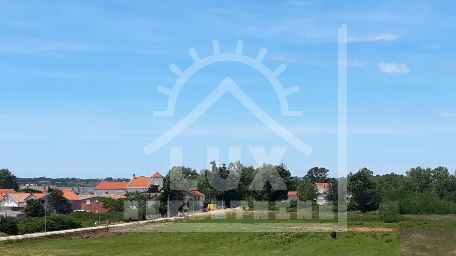 Gra&dstrok;evinska parcela pravilnog oblika&comma; Vrsi nedaleko Nina i Zadra