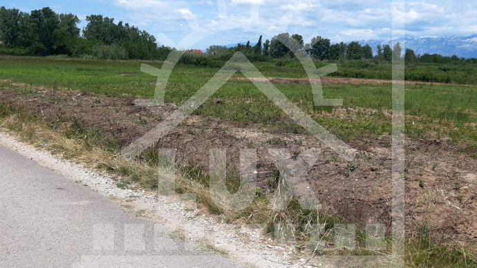 Gra&dstrok;evinska parcela pravilnog oblika&comma; Vrsi nedaleko Nina i Zadra