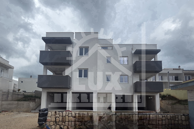 Two-bedroom apartment with garden in NEW BUILDING, Ražanac, 60 meters from the sea