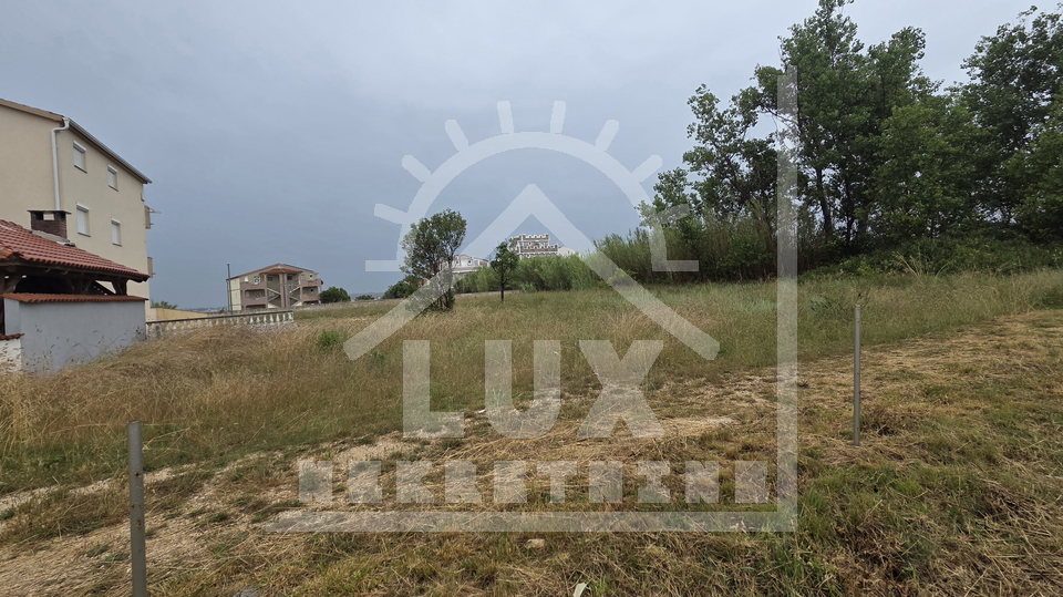Gra&dstrok;evinsko zemlji&scaron;te u Sabunikama 150 metara od pla&zcaron;e