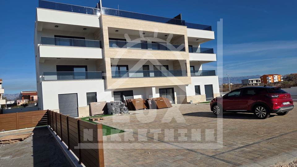 Dvosoban stan u prizemlju s vrtom&comma; NOVOGRADNJA&comma; Privlaka kraj Zadra