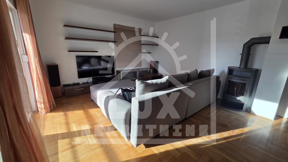 Komforan dvosoban stan na odli&ccaron;noj lokaciji&comma; Zadar