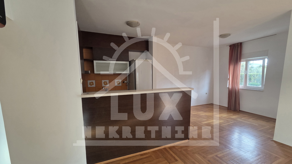 Komforan dvosoban stan na odli&ccaron;noj lokaciji&comma; Zadar