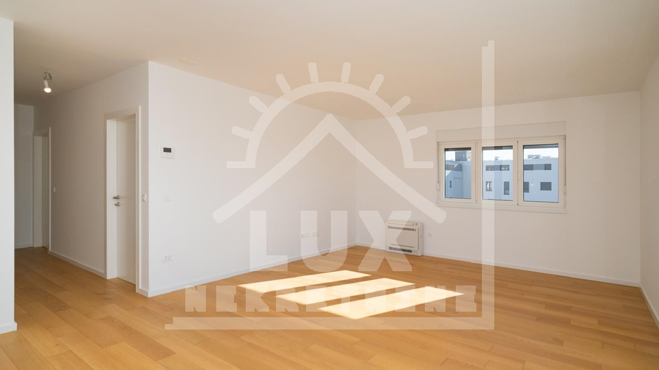 Trosoban penthouse s pogledom na more i garažom, Zadar (Belafuža)