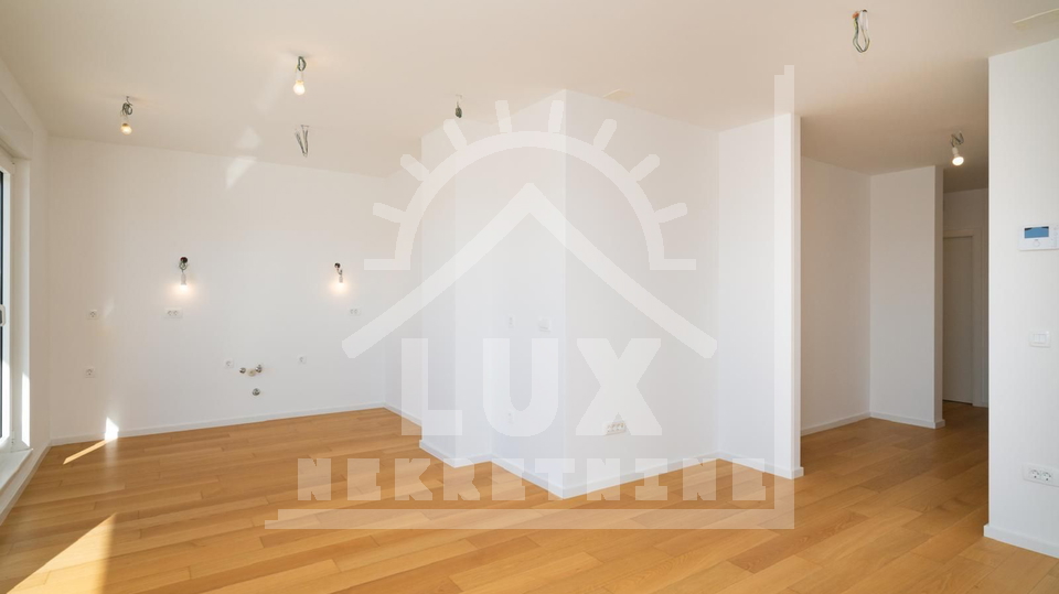 Trosoban penthouse s pogledom na more i garažom, Zadar (Belafuža)