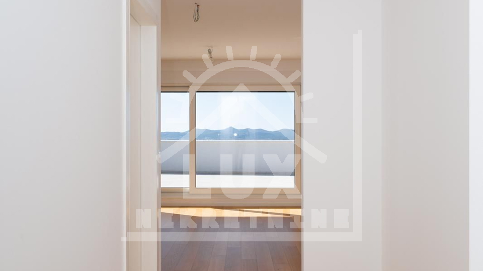 Trosoban penthouse s pogledom na more i garažom, Zadar (Belafuža)