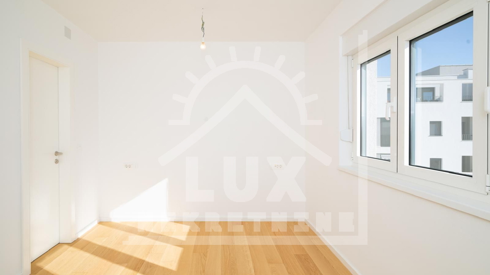Trosoban penthouse s pogledom na more i garažom, Zadar (Belafuža)