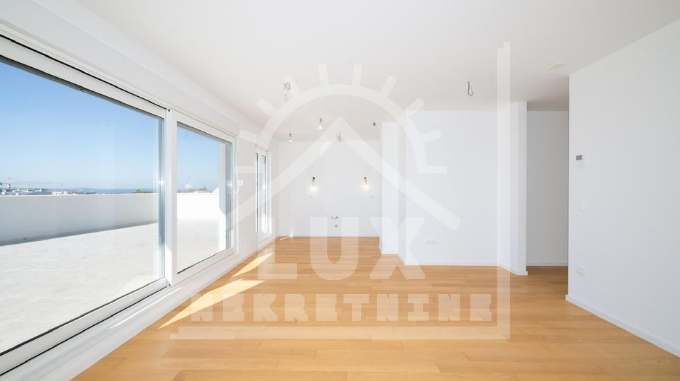 Trosoban penthouse s pogledom na more i garažom, Zadar (Belafuža)