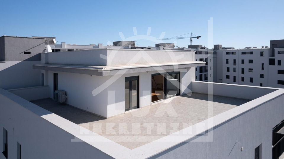 Trosoban penthouse s pogledom na more i garažom, Zadar (Belafuža)