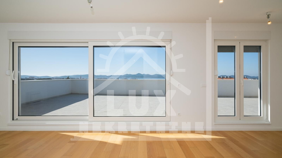 Trosoban penthouse s pogledom na more i garažom, Zadar (Belafuža)