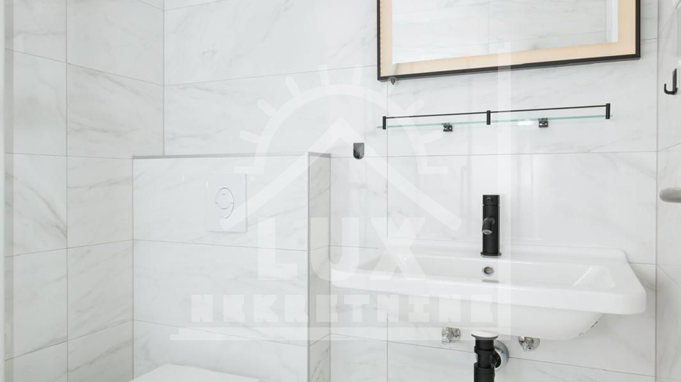 Trosoban penthouse s pogledom na more i garažom, Zadar (Belafuža)