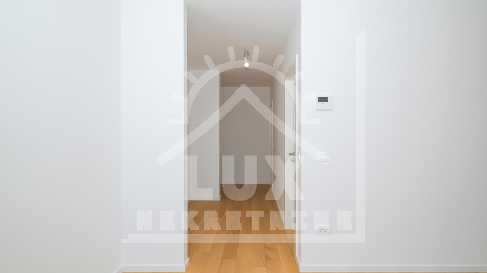 Trosoban penthouse s pogledom na more i garažom, Zadar (Belafuža)