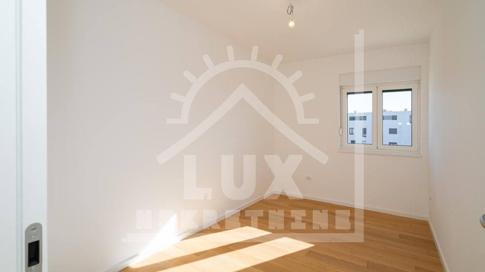 Trosoban penthouse s pogledom na more i garažom, Zadar (Belafuža)