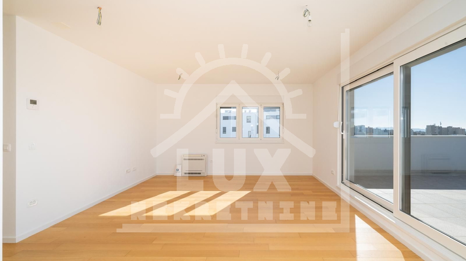 Trosoban penthouse s pogledom na more i garažom, Zadar (Belafuža)