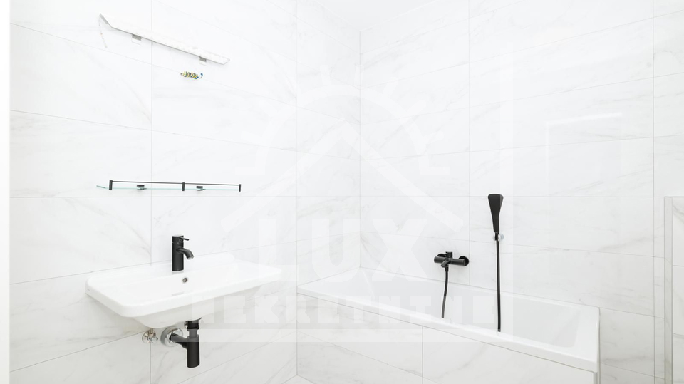Trosoban penthouse s pogledom na more i garažom, Zadar (Belafuža)