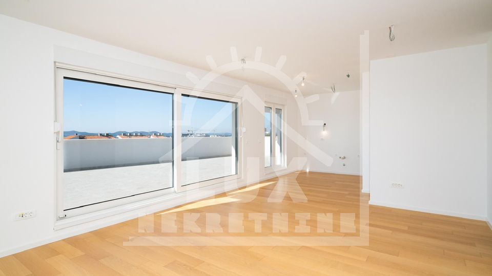 Trosoban penthouse s pogledom na more i garažom, Zadar (Belafuža)