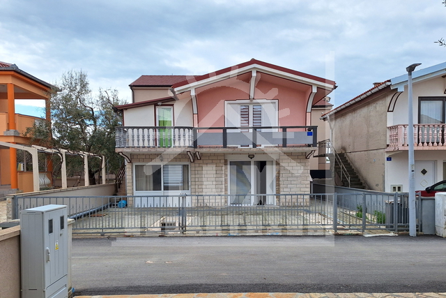 Samostojeća kuća, katnica, s dvije stambene jedinice, Vir