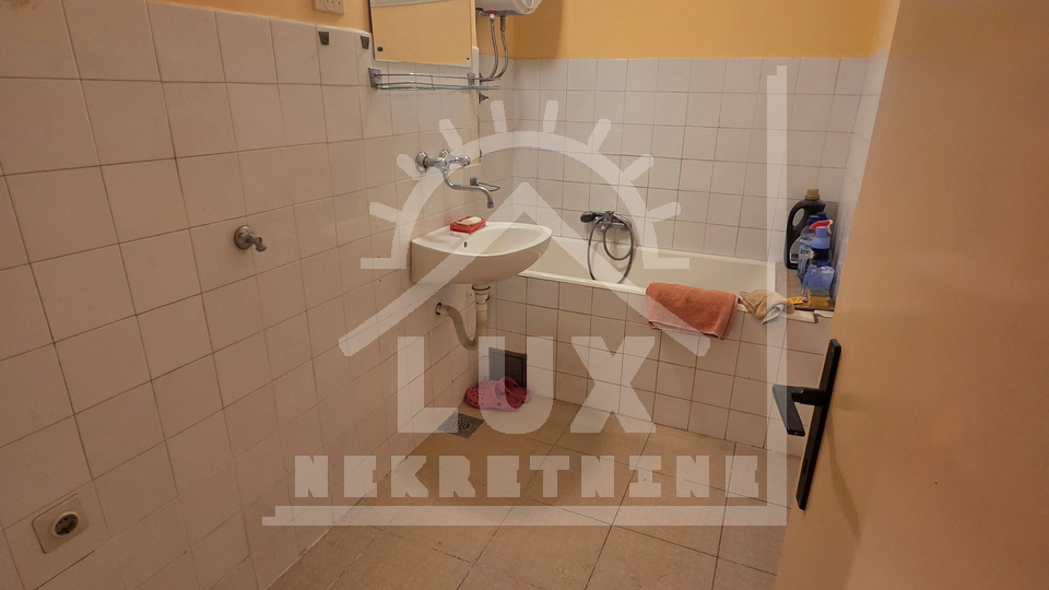 Stan pov. 60 m2, komforan jednosoban, Zadar (Voštarnica)