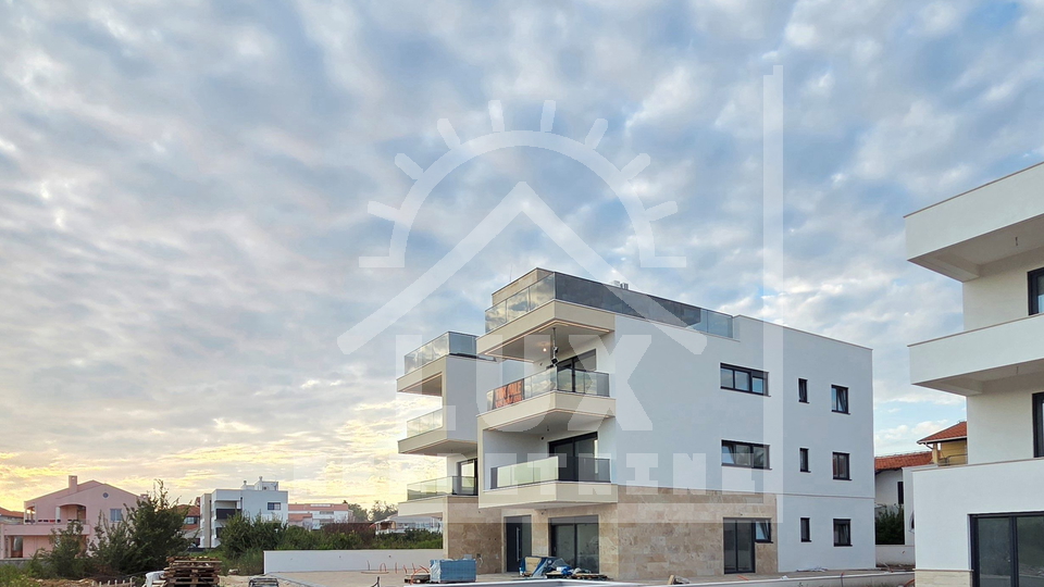 Dvosoban penthouse na 2. katu s krovnom terasom, Privlaka nedaleko Zadra, NOVOGRADNJA
