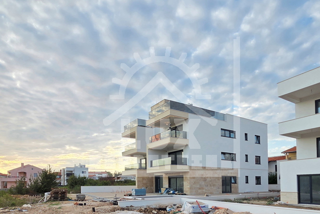 Dvosoban penthouse na 2. katu s krovnom terasom, Privlaka nedaleko Zadra, NOVOGRADNJA