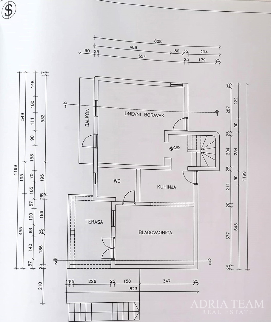 PRILIKA! KUĆA S POMOĆNIM OBJEKTOM (SPREMIŠTE + LJETNA KUHINJA) - STOMORSKA, ŠOLTA