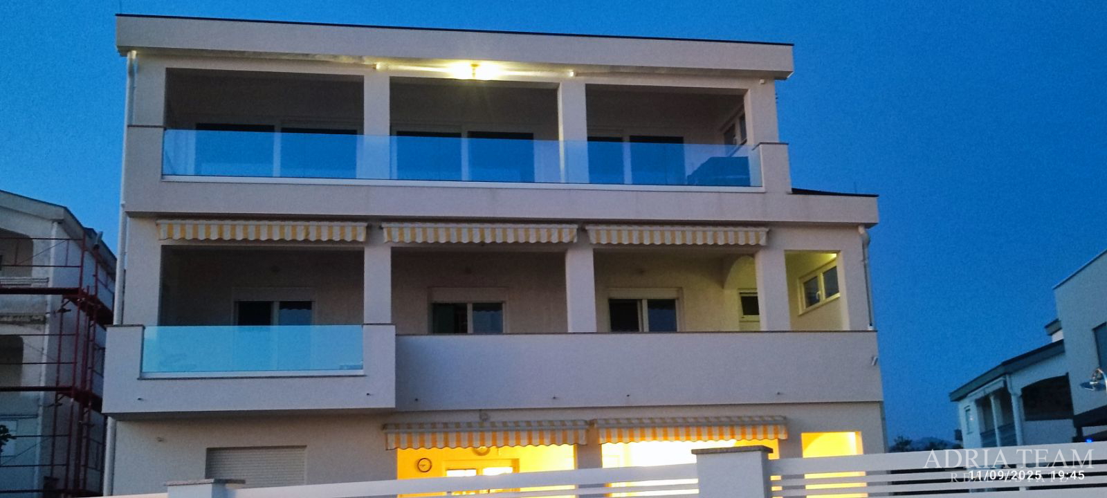 APARTMANI 3u1, IZVRSNA PRILIKA!!!  PRVI RED DO MORA, VIR - ZADAR