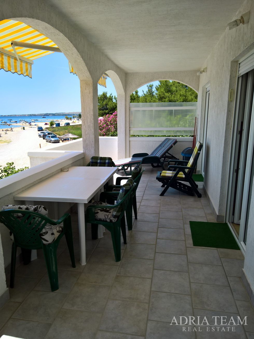 FERIENWOHNUNGEN ERSTE REIHE ZUM MEER, VIR - ZADAR