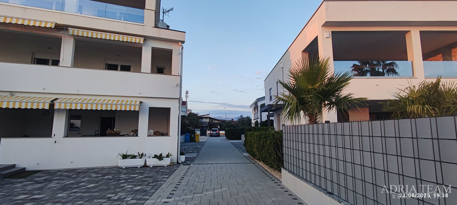 APARTMANI 3u1, IZVRSNA PRILIKA!!!  PRVI RED DO MORA, VIR - ZADAR