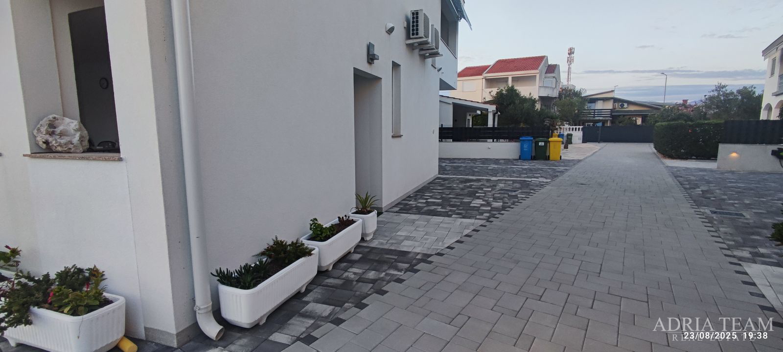 FERIENWOHNUNGEN ERSTE REIHE ZUM MEER, VIR - ZADAR