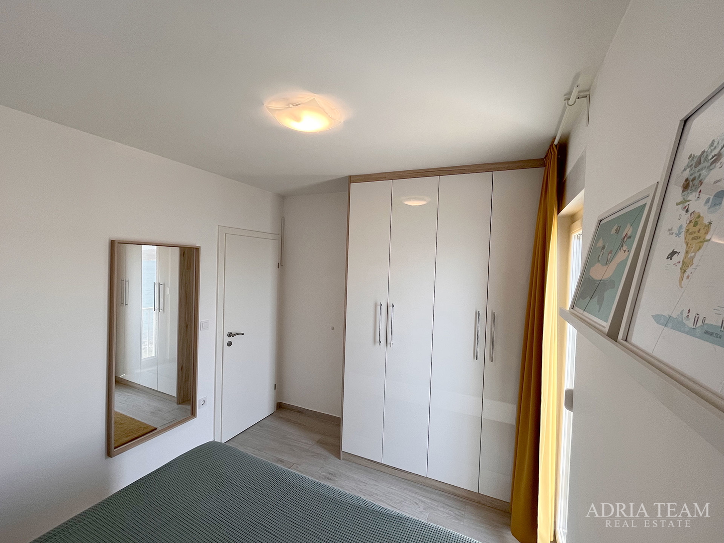 ZWEIETAGIGE WOHNUNG IN ERSTER MEERESLINIE, STRAND DIREKT VOR DEM GEBÄUDE - POVLJANA, PAG
